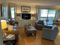 On the green! Enjoy awesome views, central location, ready for your tee time!