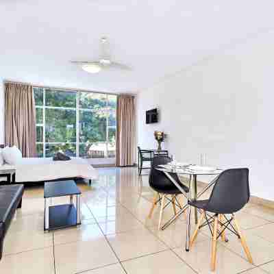 Inn & Out Sandton Park Rooms