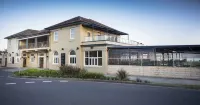Huskisson Hotel - Parking