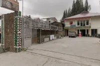 RedDoorz Near Tahura Berastagi Các khách sạn ở Dolat Rayat