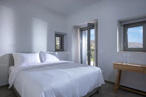 Luxury Villa with Stunning Views in Agios Nikolaos Hotels in Eloúnta