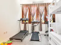 Palma Villa Homestay I with Swimming Pool, Billiard, Karaoke & Ping Pong Near Klaten Town Square - 피트니스 시설