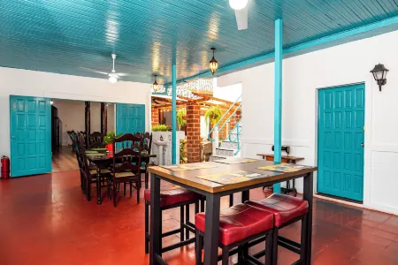 Hostal Victoria Отели рядом с достопримечательностью «Парк Сентраль Де Гранада»