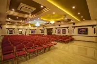Redfox Cinemascope An Apart Hotel - สระว่ายน้ำส่วนตัว