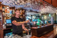 Foley's Guesthouse & Self Catering Holiday Homes - bar