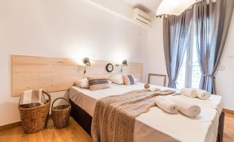 Renovated 3 Bedroom Apt with Acropolis View