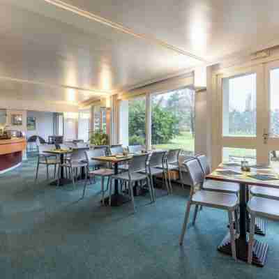 HÔTEL & APPART'HÔTEL - Brit Hotel Le Parc Vichy Dining/Meeting Rooms