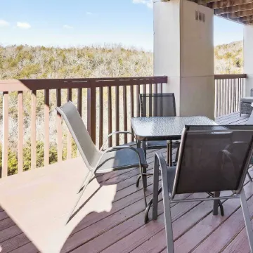 Scenic Lakeview Stay for 5!