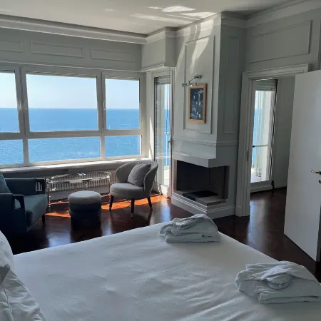 Hotel Riviera & Maximilian's