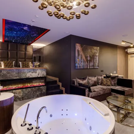 Art Suites Luxury Hotel