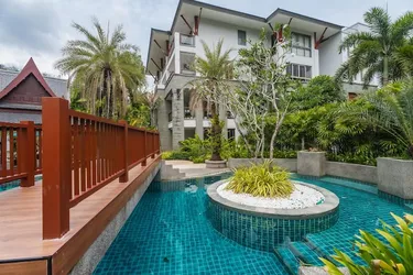 รูปภาพของElegant Beachfront 3BR Condo at Pearl of Naithon