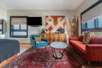Gold-Diggers Hotels in Los Angeles