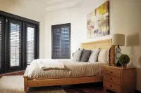 Stylish Lake Austin Retreat w/ EV Charger! Hotels in Lakeway