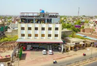 Hotel Red Stone Hotels near Bagiya Wale Hanuman Ji