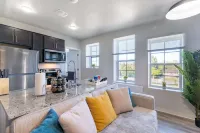 헨리 포드 근처의 현대적인 리트리트  호텔