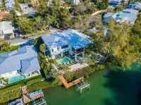 Our Great Escape 4 Bedroom Home by RedAwning - parking