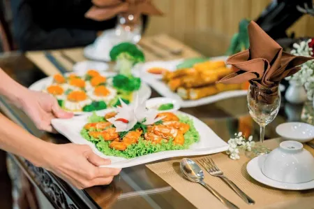 Rex Hotel Binh Dinh - by BAY LUXURY Отели в г. Phu Cat District