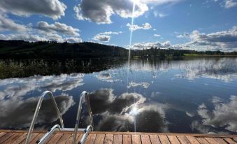 Private & Luminous Suite with lake views