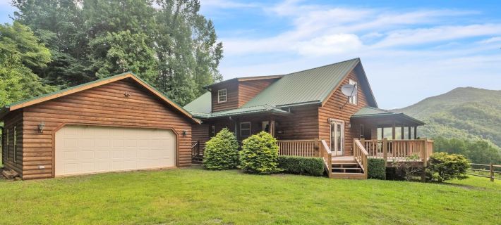 Cozy Mountain Retreat W/ Scenic Views 3 Bedroom Home by RedAwning Hotels in Carter County