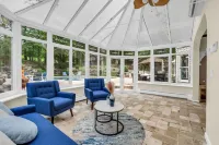 Family Retreat with Autumn Views and Fireplace Hotels in Stony Point