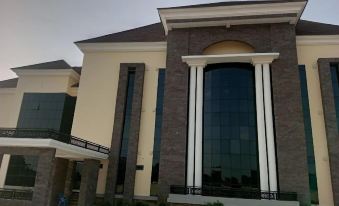 Global Luxury Suites