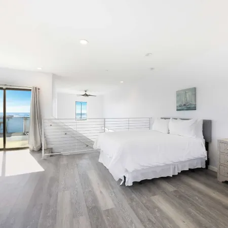 Oceanfront 2BR + Rooftop Deck, & Beach Access Strand Way B