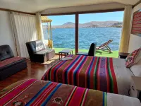 Uros Aruma Uro Lodge Hotel dekat Sillustani