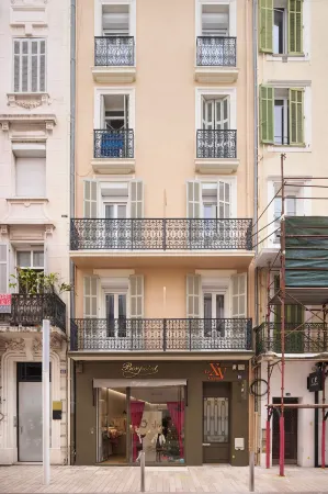 Le XV Cannes Отели рядом с достопримечательностью «Mairie de Cannes»