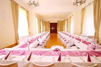 Zámek Křtiny Hotels in Slavkov u Brna