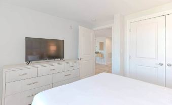 Harbourtown Suites Luxury Condo