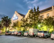 Road Lodge Cape Town International Airport - parking