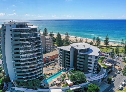 Ambience on Burleigh Beach