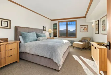 Premier 5th FL-180 River View-Grand Balcony-Pool-Hottub-Laundry-Dining-Kitchen