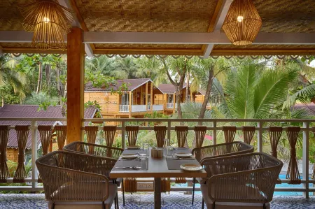 Aralea Beach Resort by Stone Wood Premier Отели в г. Морджим