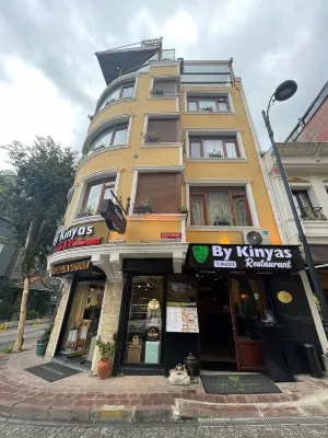 By Kinyas Hotel - バー