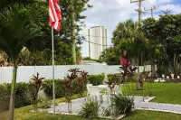 2nd-floor dog-friendly condo near the beach with patio, firepit, W/D, AC