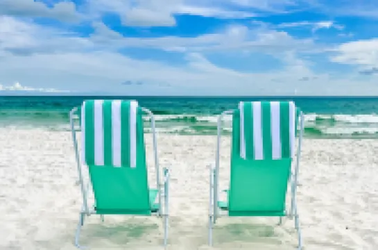 Gorgeous coastal townhome with washer/dryer, close to beach, & dog-friendly