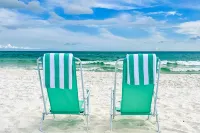 Gorgeous coastal townhome with washer/dryer, close to beach, & dog-friendly Hotels in Okaloosa Island