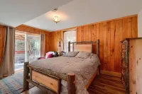 Moore Hollow Cabin in the Heart of Hocking Hills-Hot Tub, Privacy, Pet Friendly!