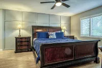 Amazing Views, Huge Game Room, Dock, Deck, Sleeps 16, Free Kayaks!