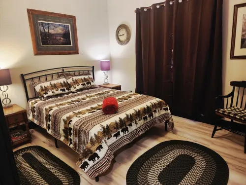 BRAND NEW CUSTOM BUILT HOME WITH AC! FENCED FOR YOUR PUPS!