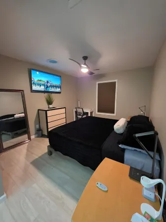 Modern/Retro 1br Condo by Exceptional Stays