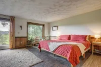 Vintage Style Apartment with Amazing Views of Amish Farmland