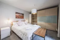 [DOWNTOWN MODENA WITH PARKING AND SMALL GARDEN] AT THE MULEIN