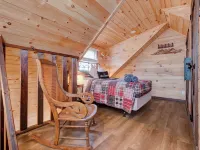 Cozy Couples Cabin Near Red River Gorge and Hollerwood Hotels in Powell County