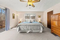 Cozy and serene fishing cabin, Family Traditions,  private dock and lake views.