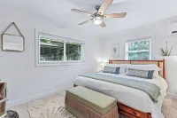 Charming 3bedroom house 8 minutes from Tybee and 12 minutes to riverfront
