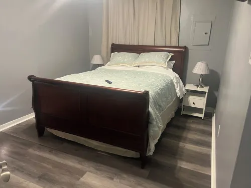 Charming 2 bedroom, 2 bath townhome located in Portsmouth, Simple and elegant!!