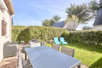 House with garden, 8 minutes Beach LA BAULE, residence with swimming pool