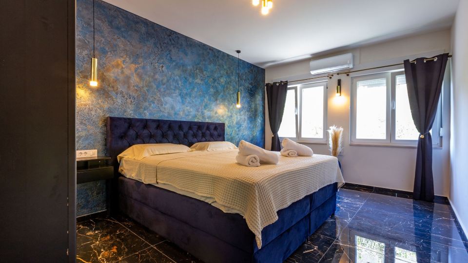 Luxury Hedone Apartment Near the Bridge with Private Spa Zone